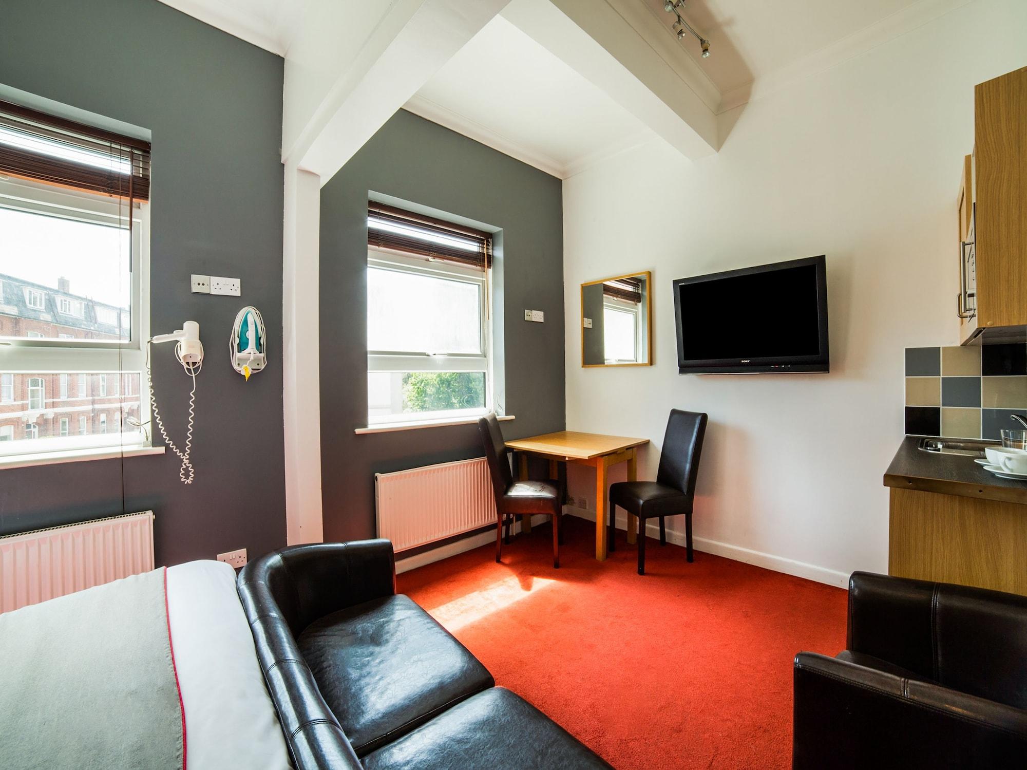Oyo Kingsley Hotel Борнмът Екстериор снимка
