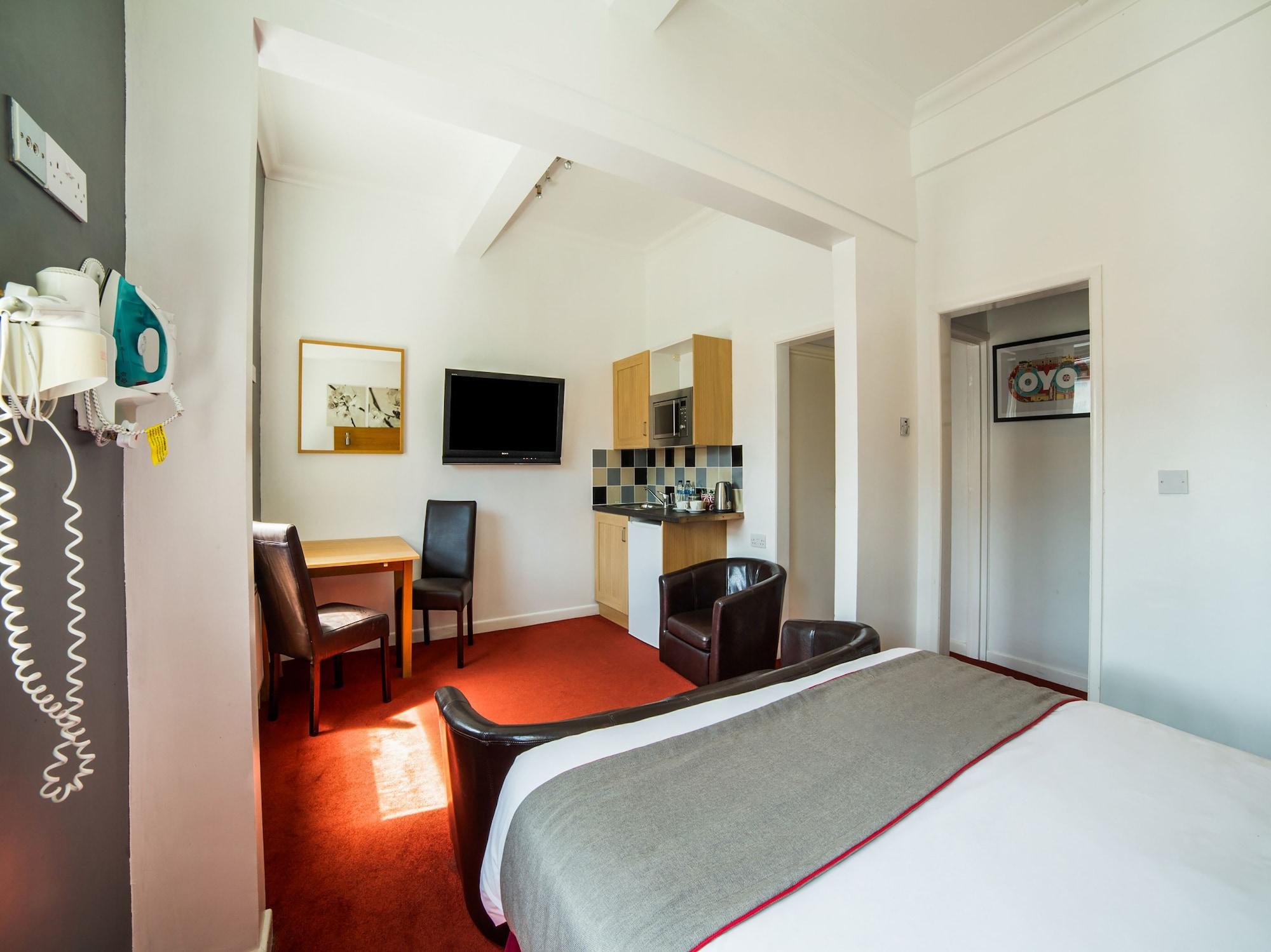 Oyo Kingsley Hotel Борнмът Екстериор снимка