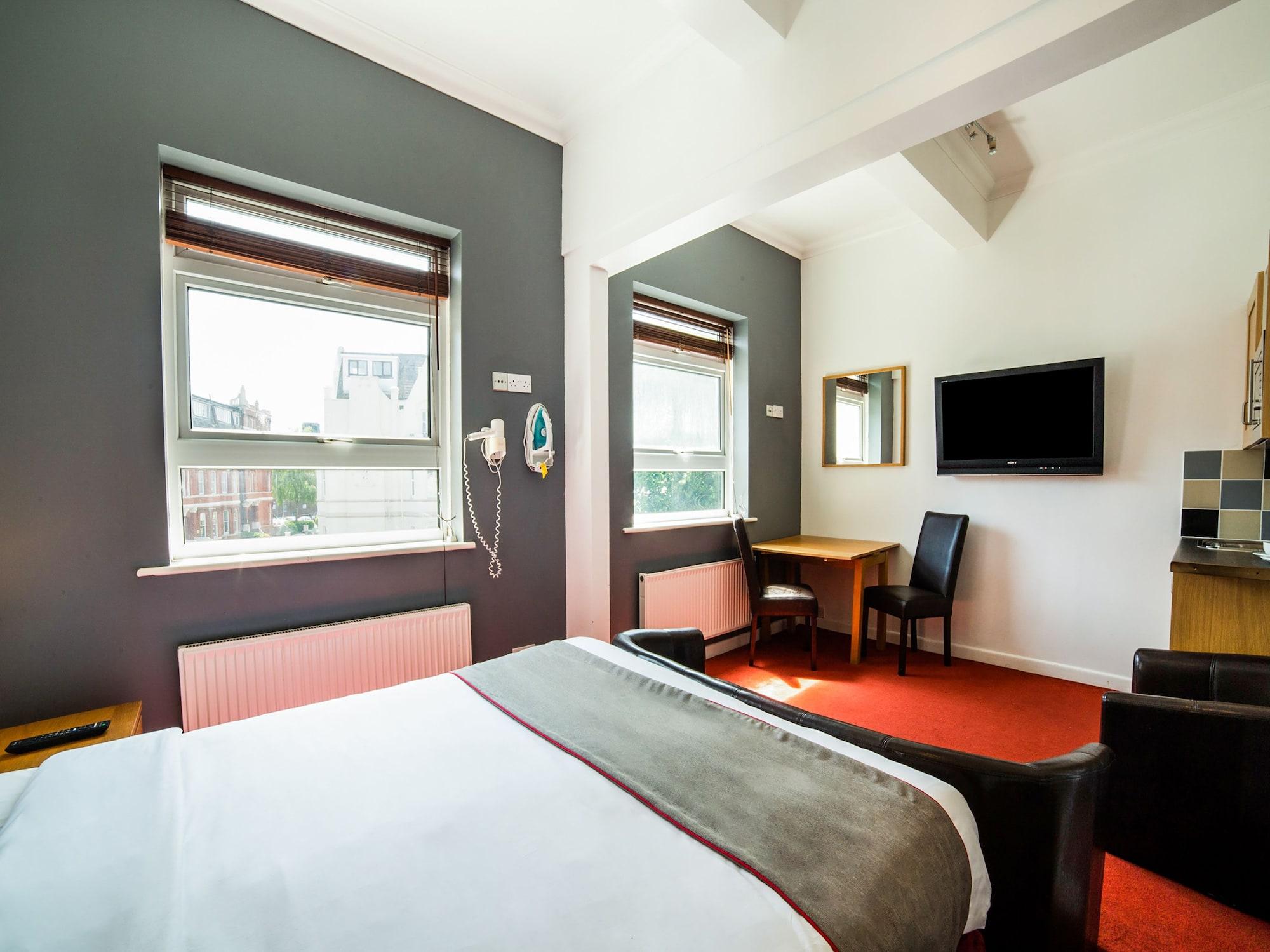 Oyo Kingsley Hotel Борнмът Екстериор снимка