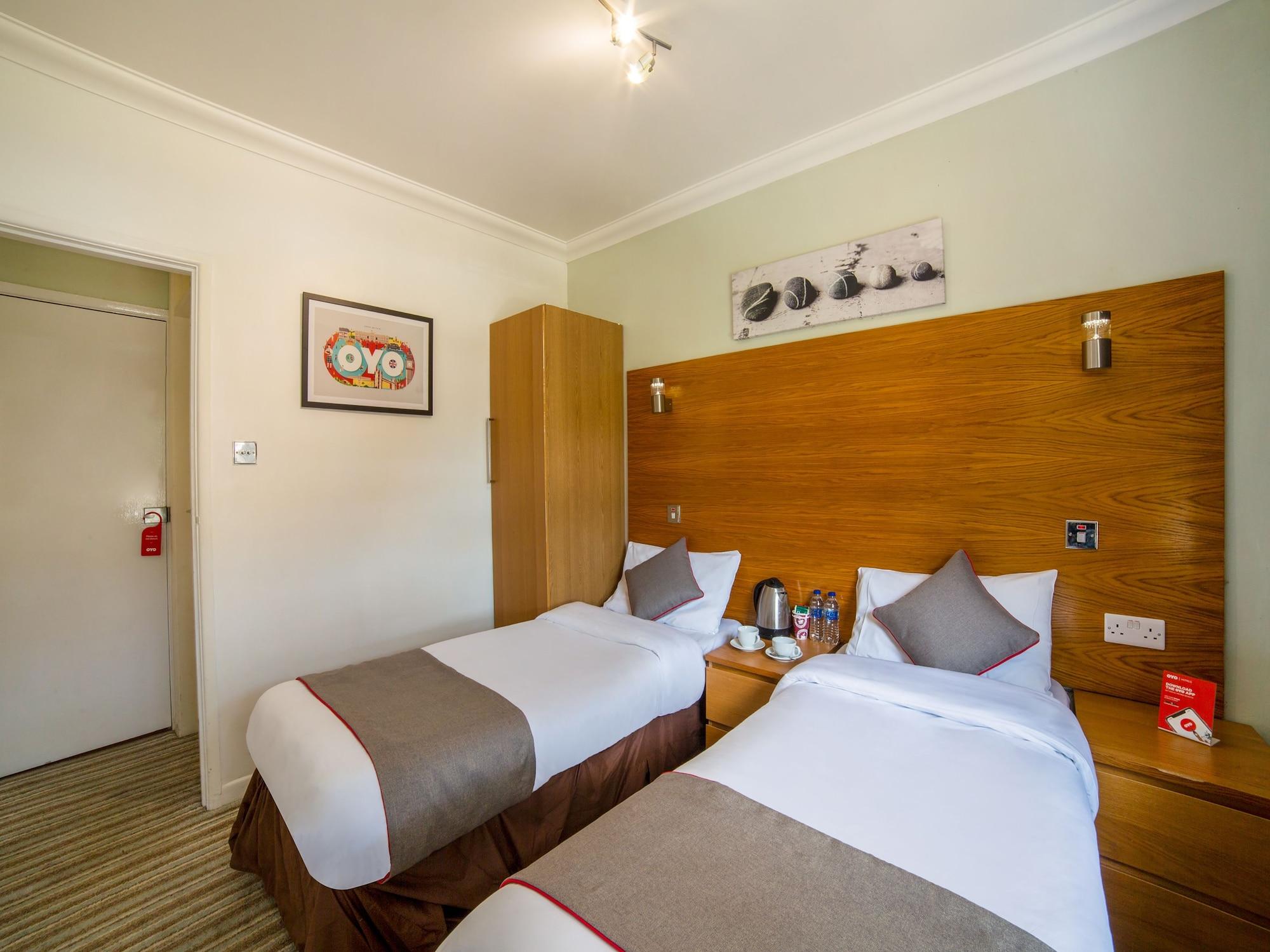 Oyo Kingsley Hotel Борнмът Екстериор снимка