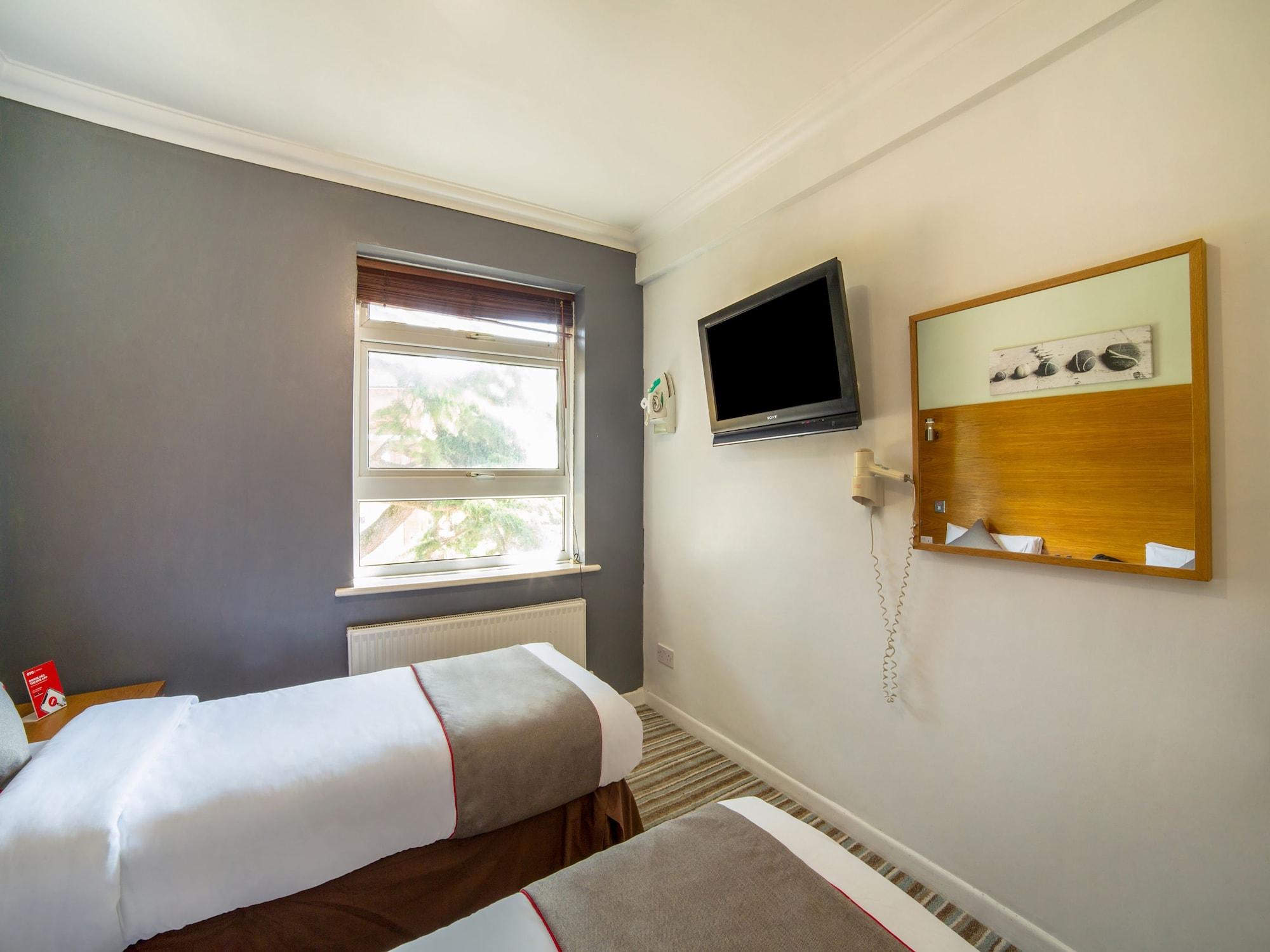 Oyo Kingsley Hotel Борнмът Екстериор снимка