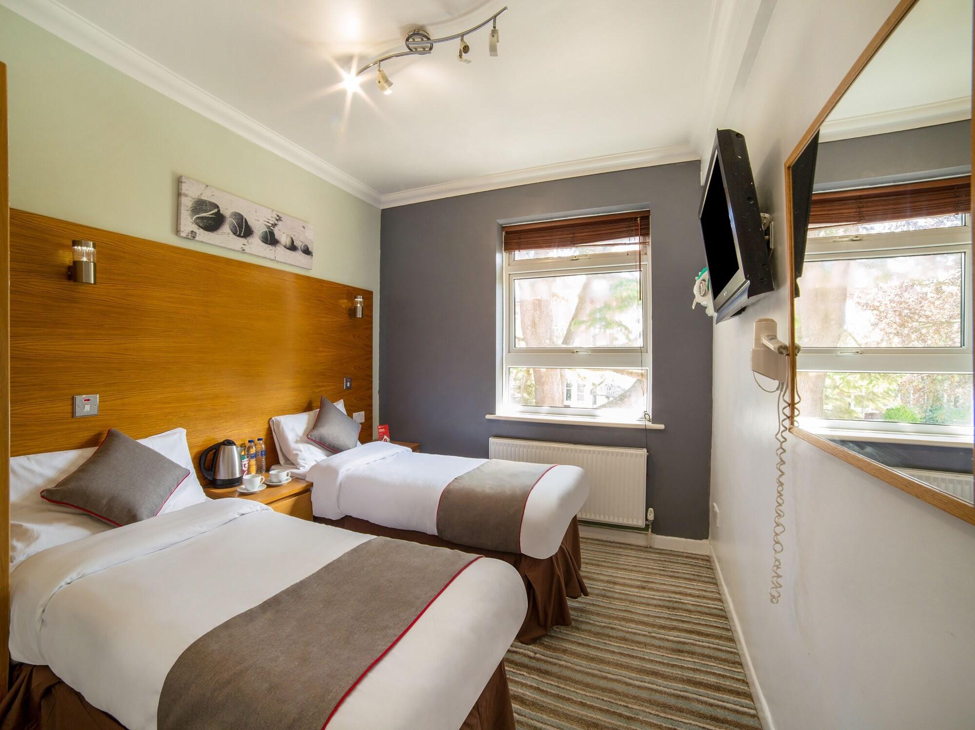 Oyo Kingsley Hotel Борнмът Екстериор снимка