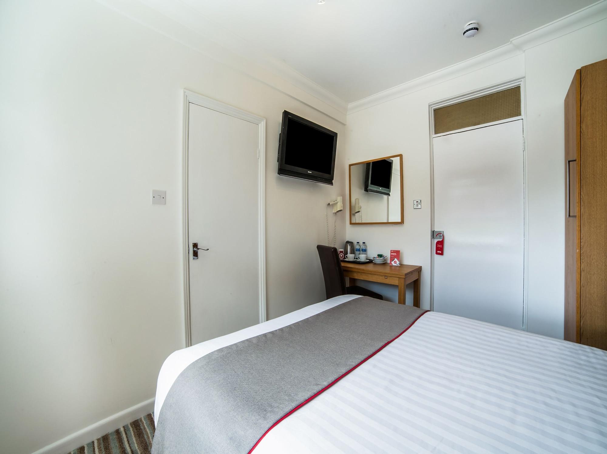 Oyo Kingsley Hotel Борнмът Екстериор снимка