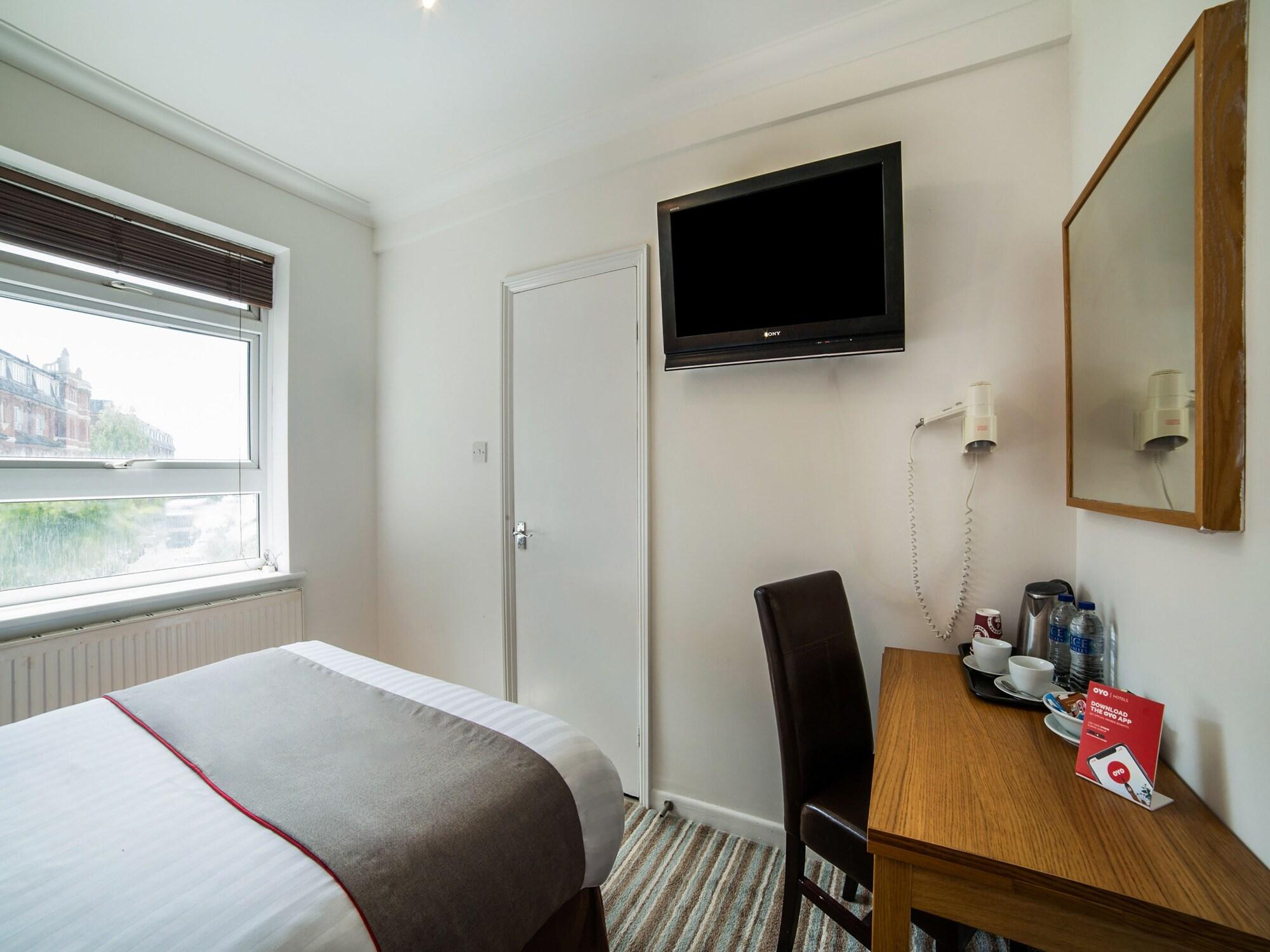 Oyo Kingsley Hotel Борнмът Екстериор снимка