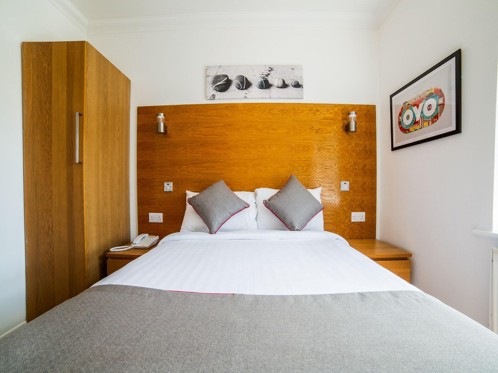 Oyo Kingsley Hotel Борнмът Екстериор снимка