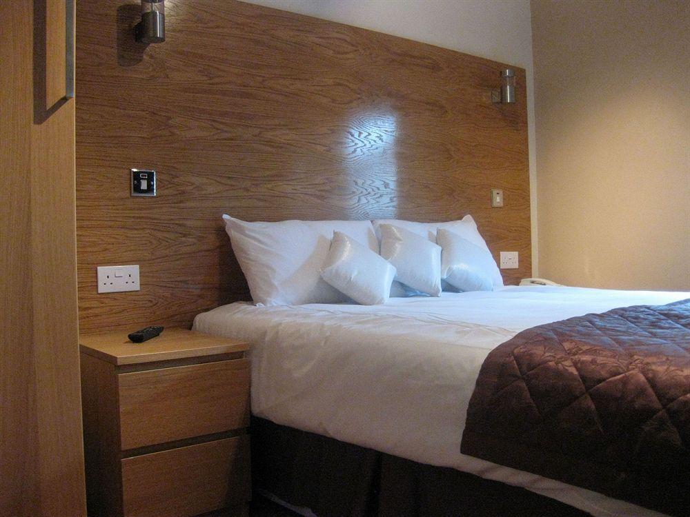 Oyo Kingsley Hotel Борнмът Стая снимка