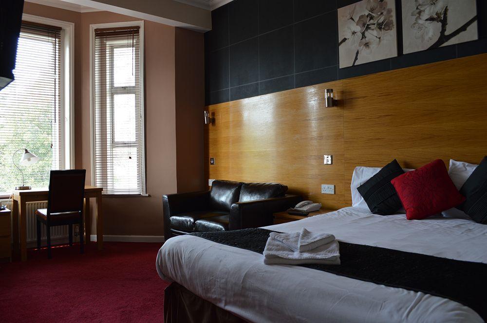 Oyo Kingsley Hotel Борнмът Екстериор снимка