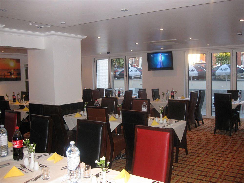 Oyo Kingsley Hotel Борнмът Ресторант снимка