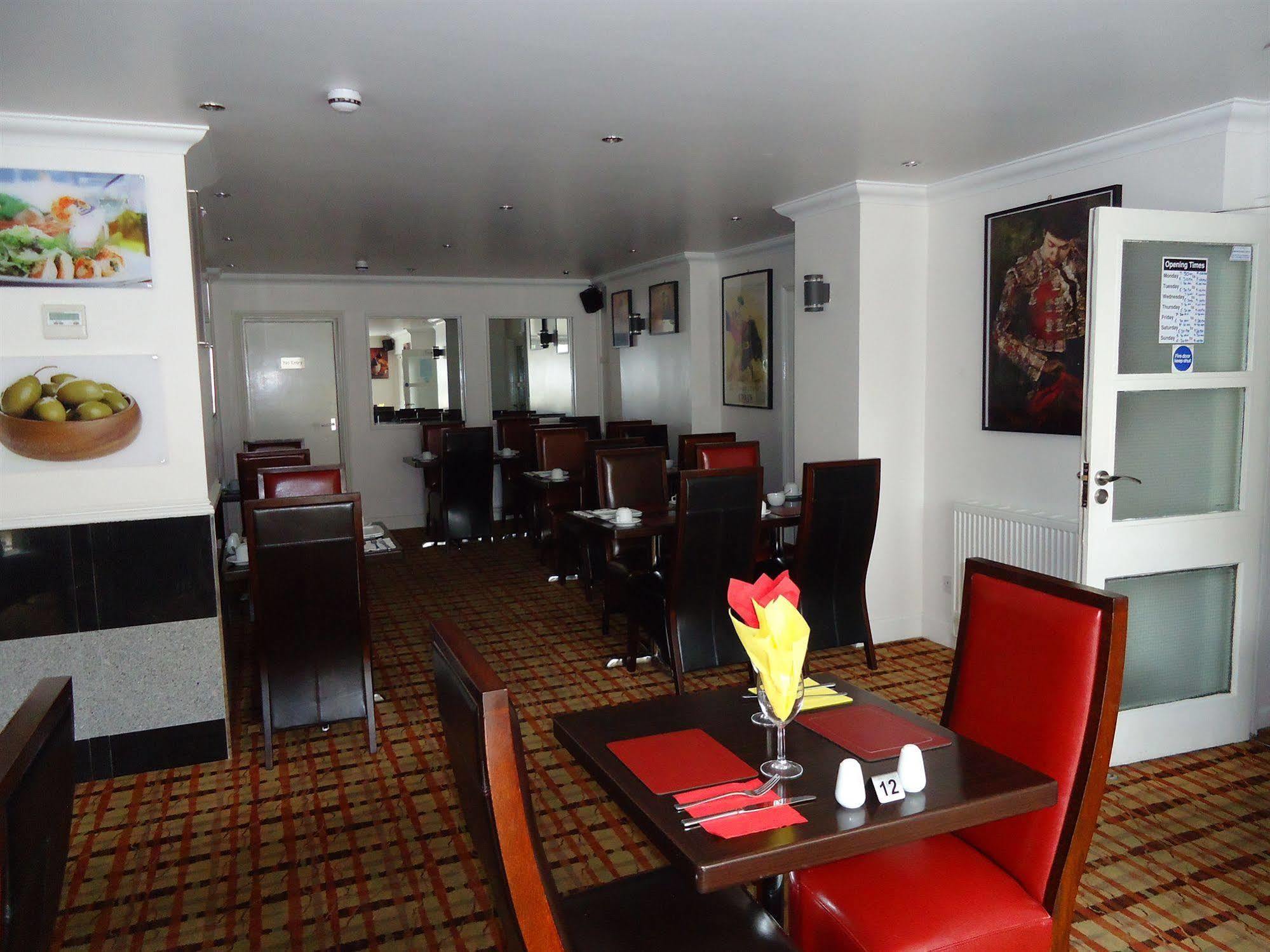 Oyo Kingsley Hotel Борнмът Екстериор снимка