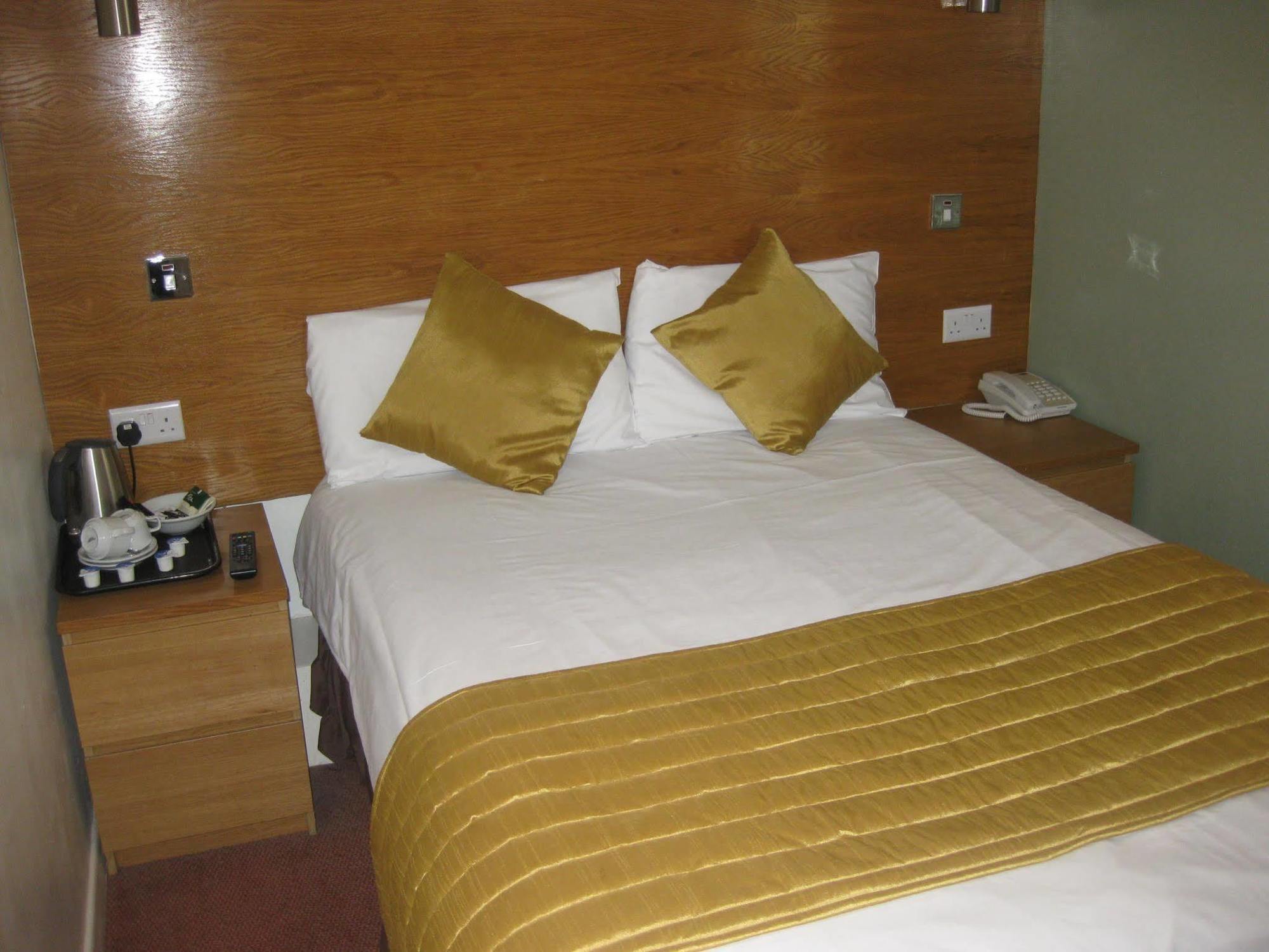 Oyo Kingsley Hotel Борнмът Екстериор снимка