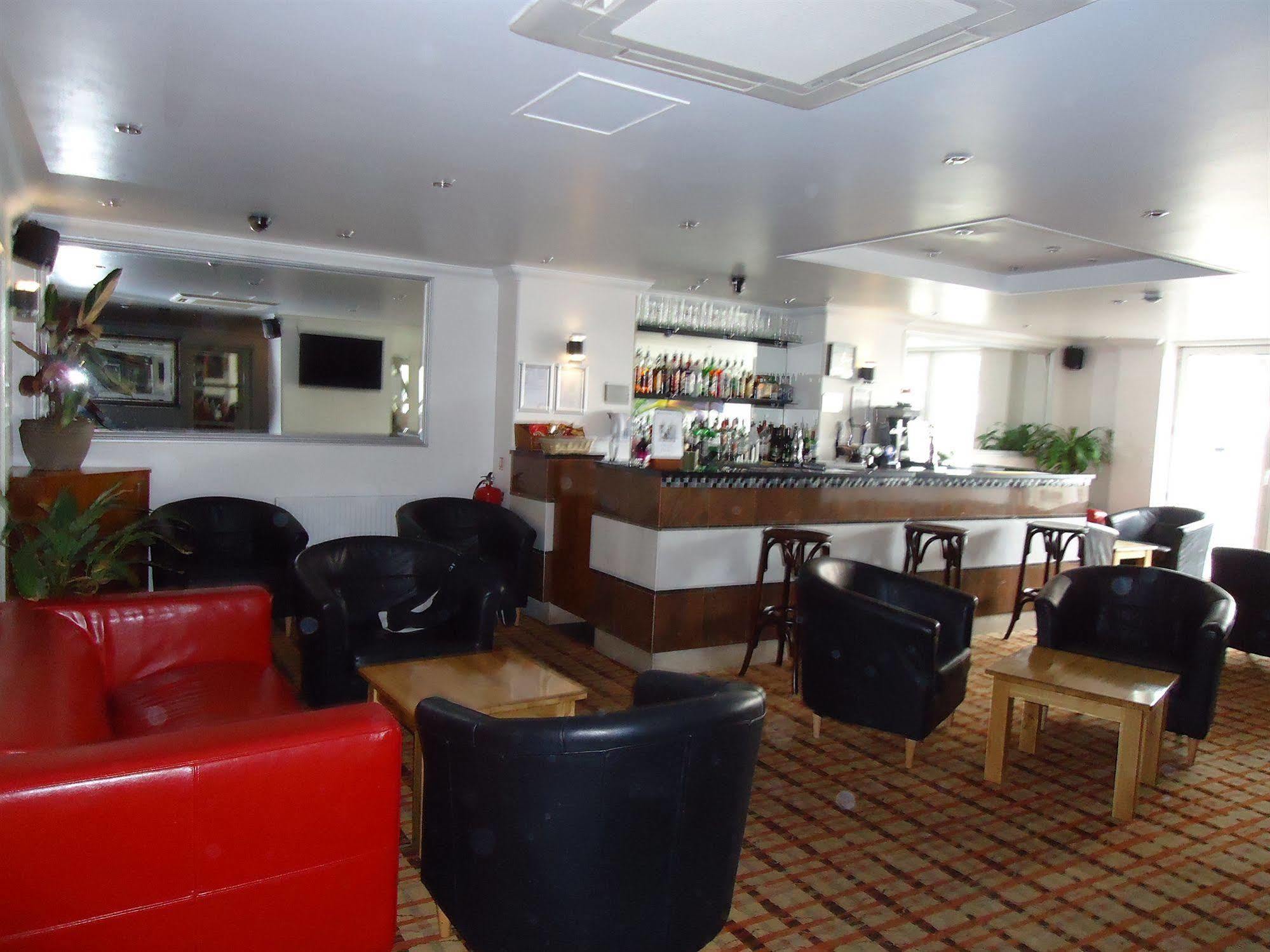 Oyo Kingsley Hotel Борнмът Екстериор снимка