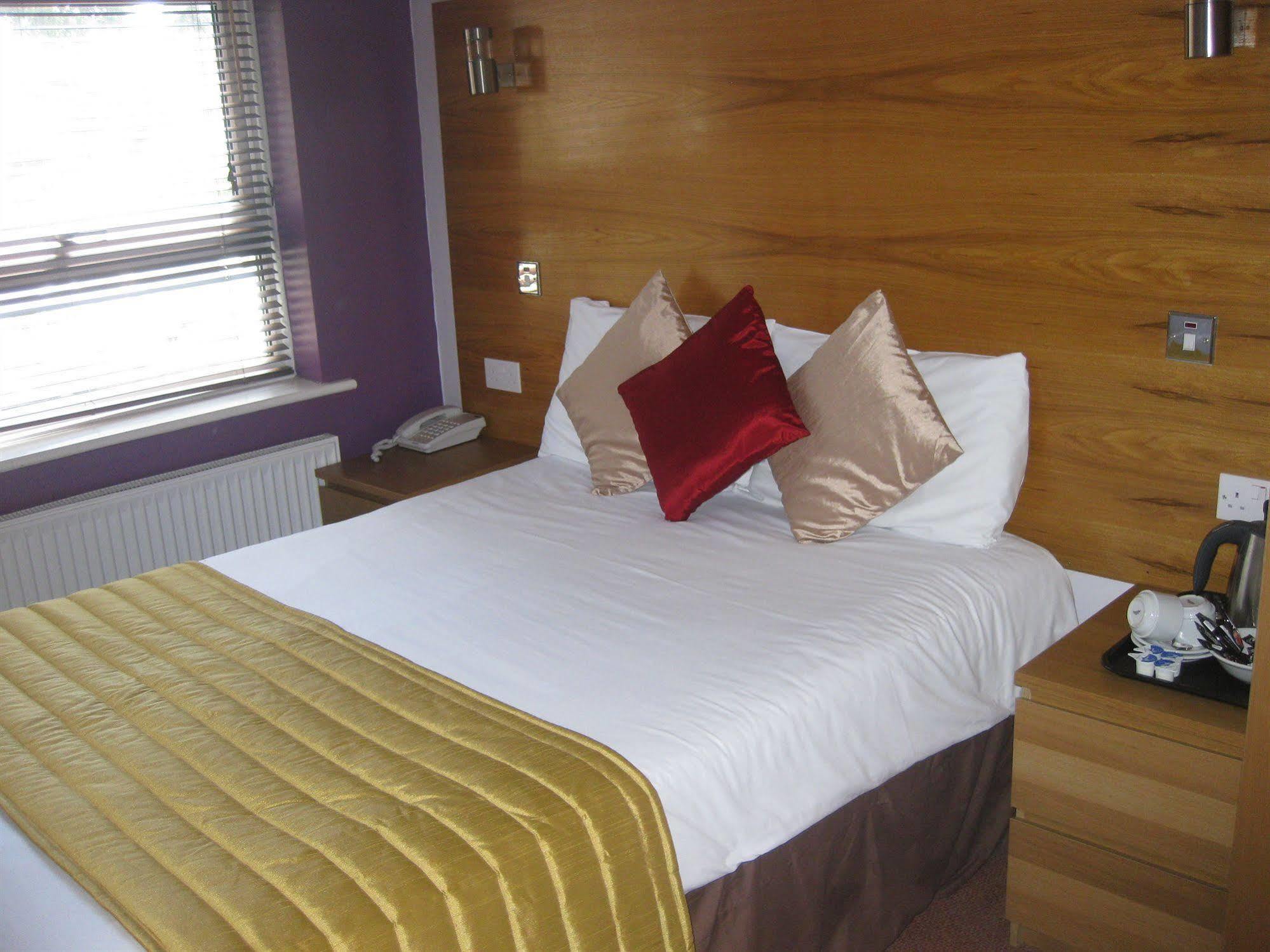 Oyo Kingsley Hotel Борнмът Екстериор снимка